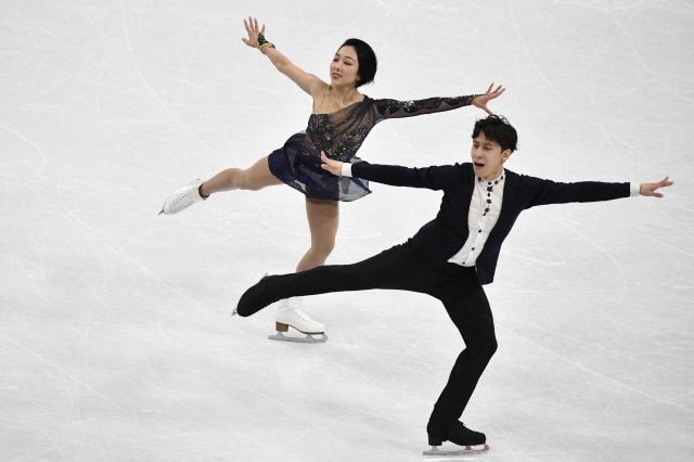 九游娱乐-大奖赛中国双人滑摸底新对手 女单多站竞争激烈