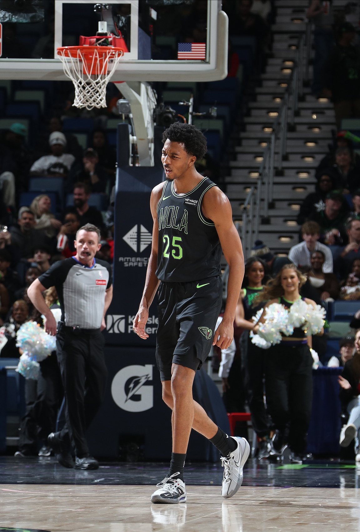 九游官网-太稳了！墨菲12中8&amp;5记三分拿下28分7板3助3断 首节独得14分